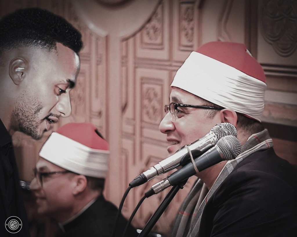 بصوت يلامس الأرواح.. محمود الشحات أنور يحيي عزاء والد محمد&nbsp;رمضان